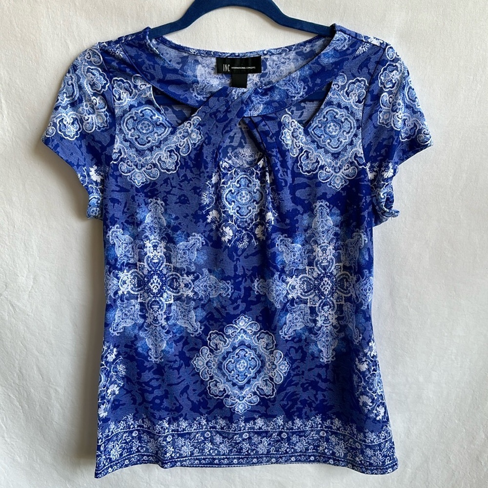 INC International Concepts blue and white print cutout top, size L